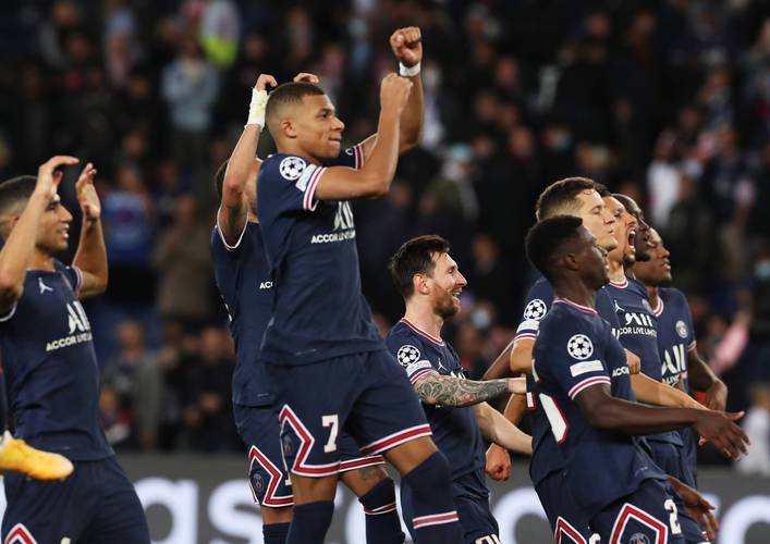 包含巴黎圣日耳曼客场大胜，排名暂居榜首的词条