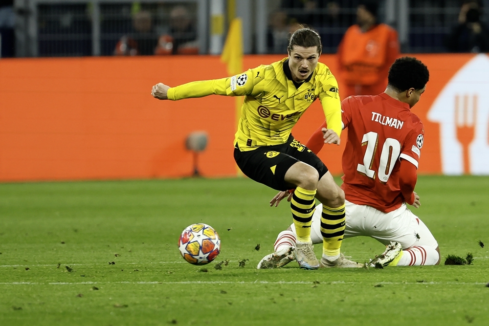 曼联意外淘汰，埃因霍温晋级欧冠八强