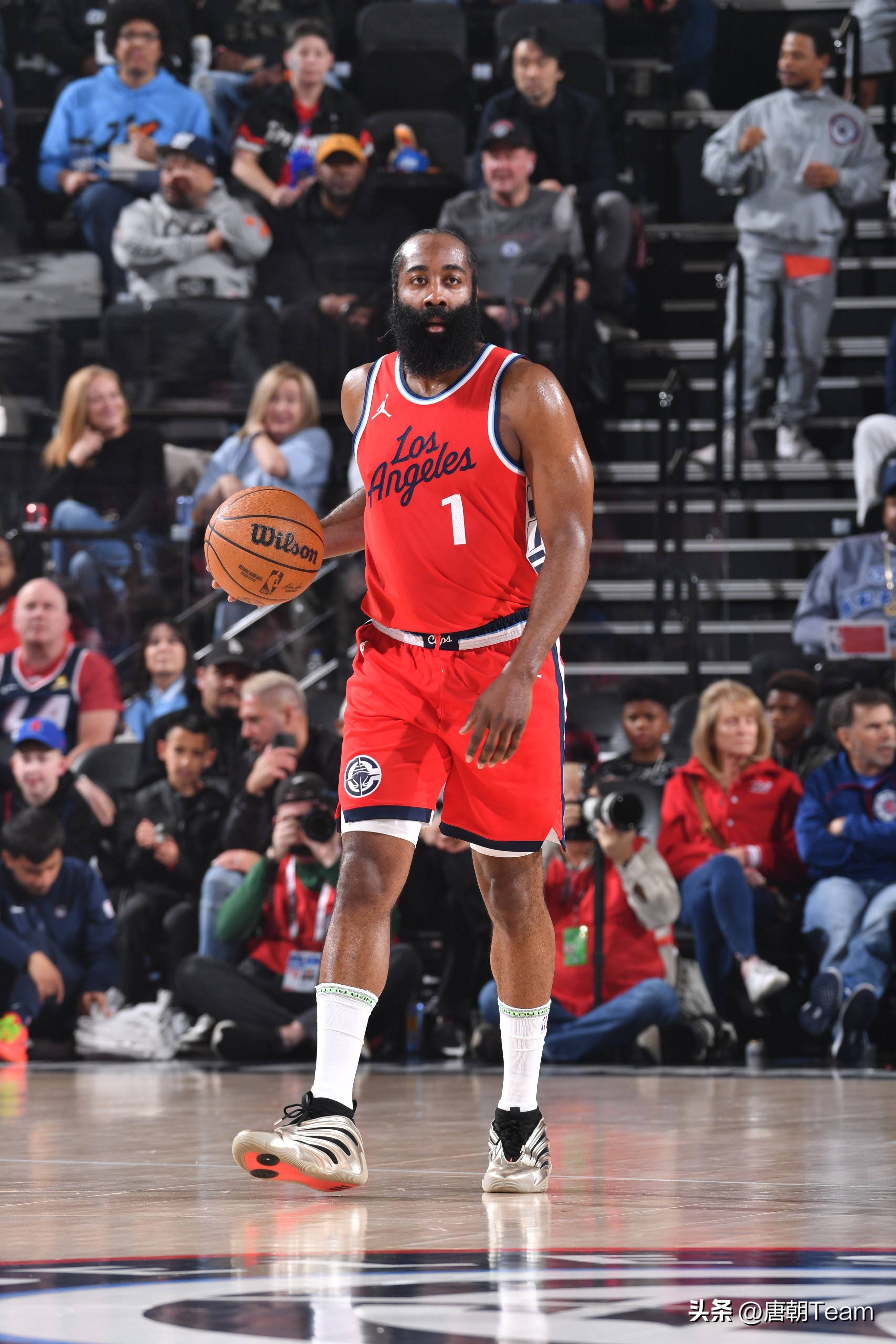 PG电子线上登入-雄鹿苦战击败快船，豪取胜利