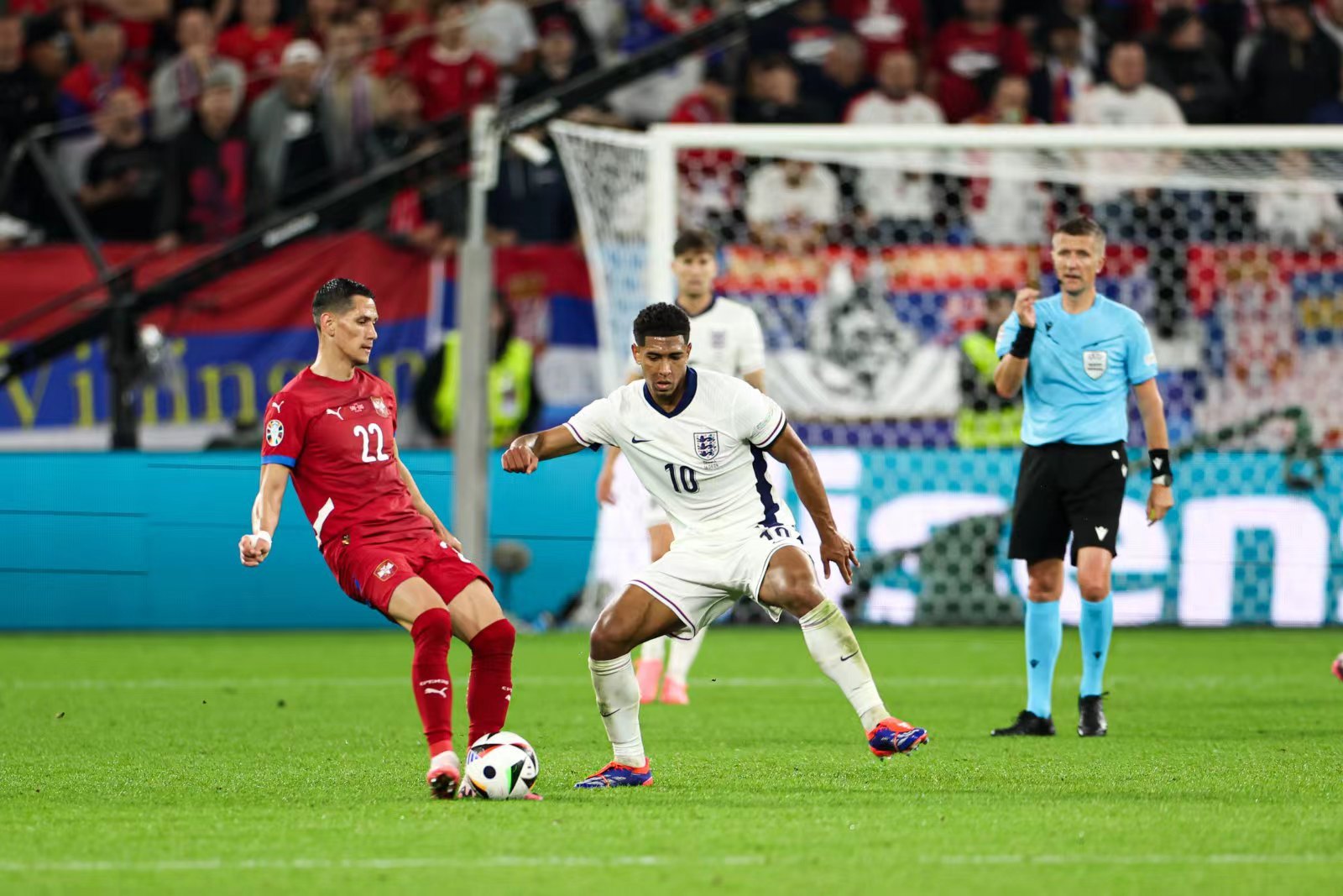 PG电子游戏-英格兰球队在欧洲赛事中获得冠军