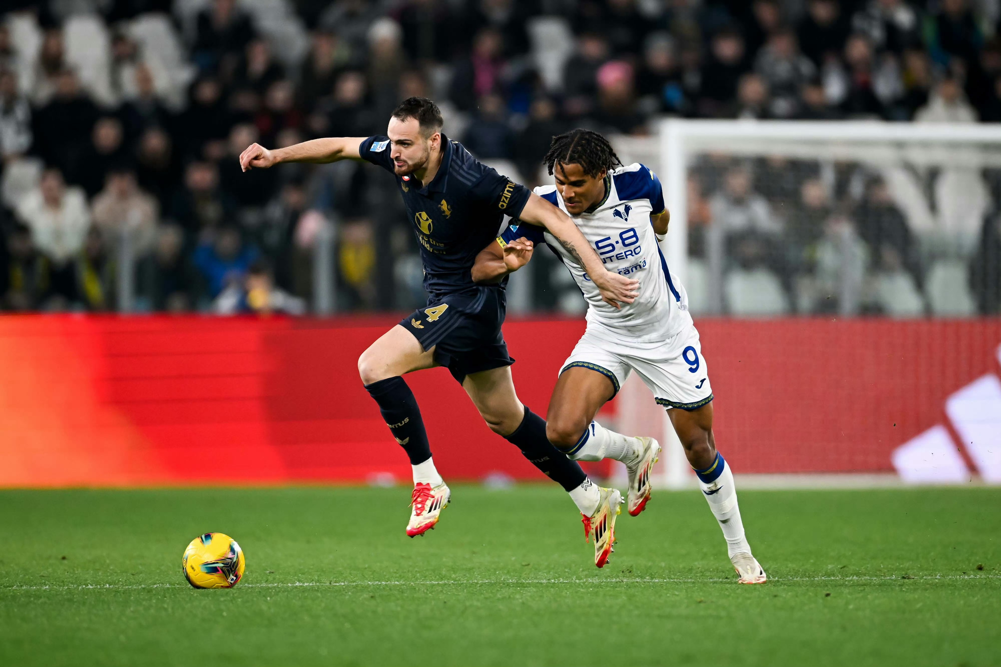 尤文大胜对手,轻松闯过八强之门 尤文大胜对手,轻松闯过八强之门