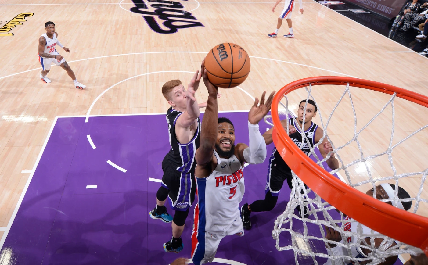 PG电子游戏-比斯利带队在季后赛中打出佳绩