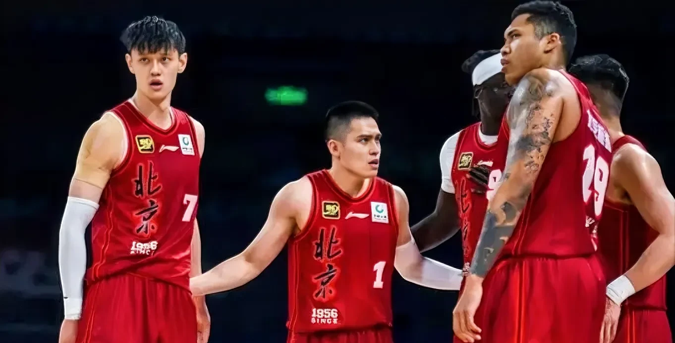 强强对话!豪门球队掀起激烈争夺! 强强对话!豪门球队掀起激烈争夺!