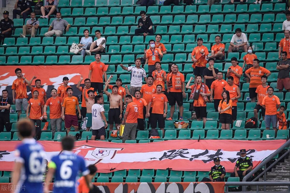 PG平台-欧洲足球联赛继续推迟，球迷们期待尽快复赛