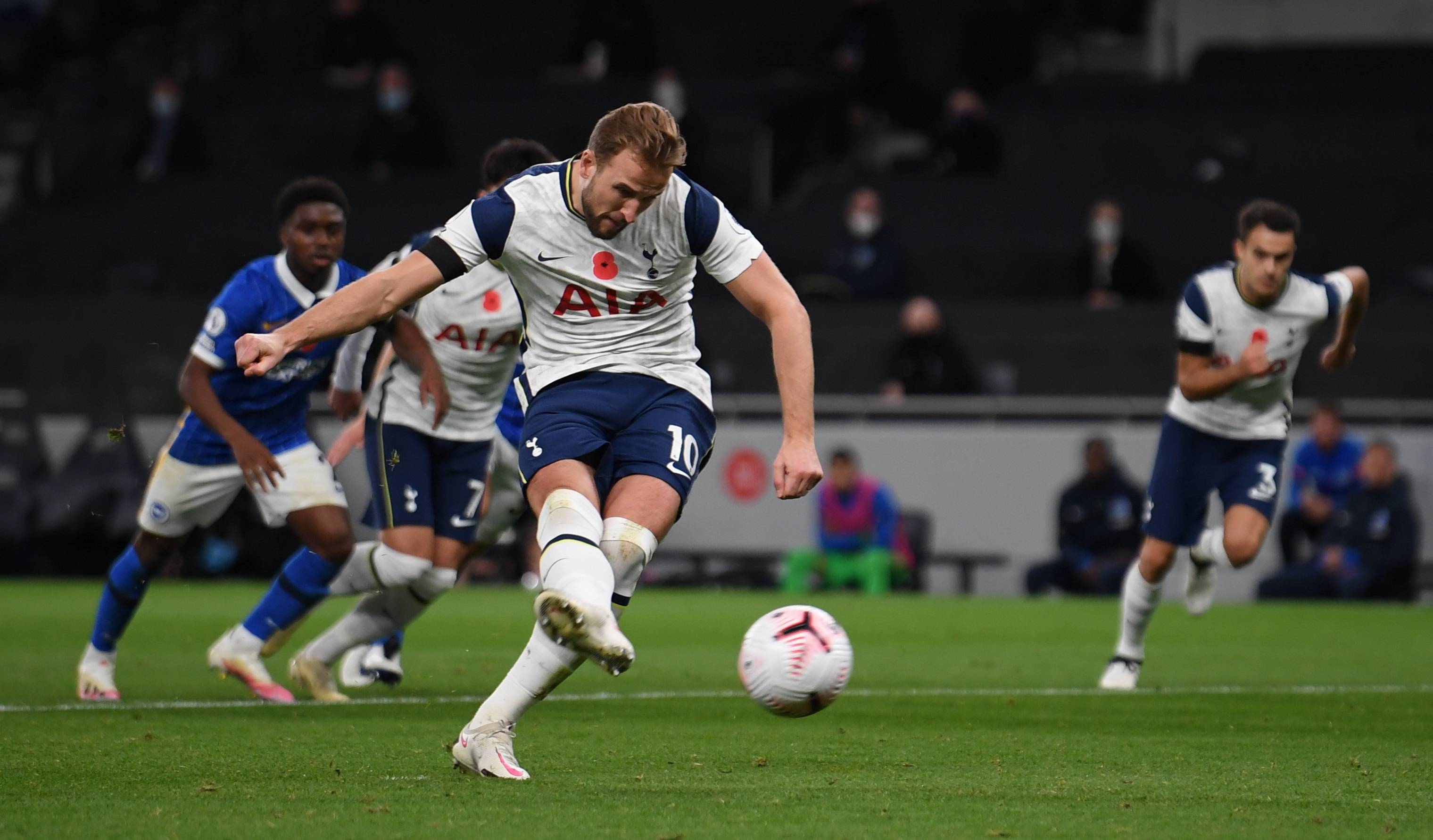 曼联迎战托特纳姆热刺:英超争霸战 曼联迎战托特纳姆热刺:英超争霸战