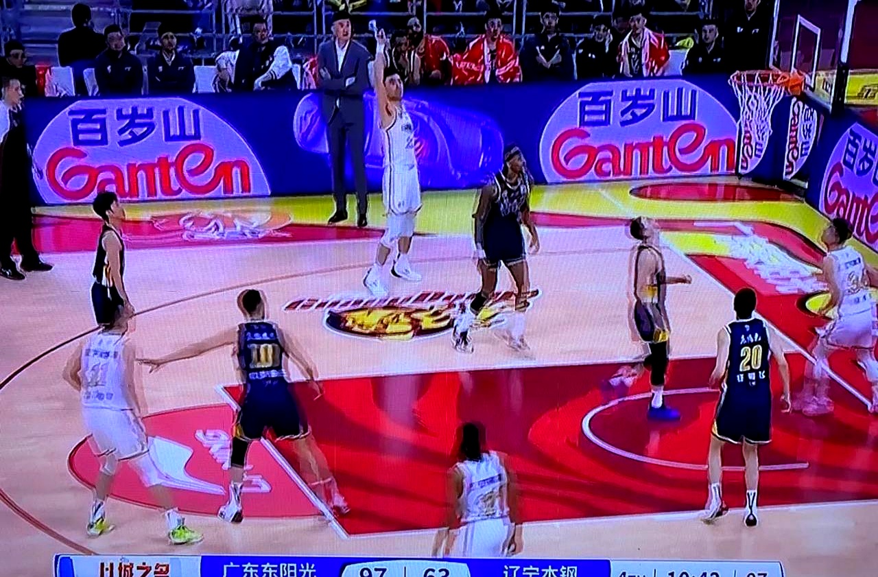 PG电子官方-前场大个子表现火爆，助球队力挺连胜