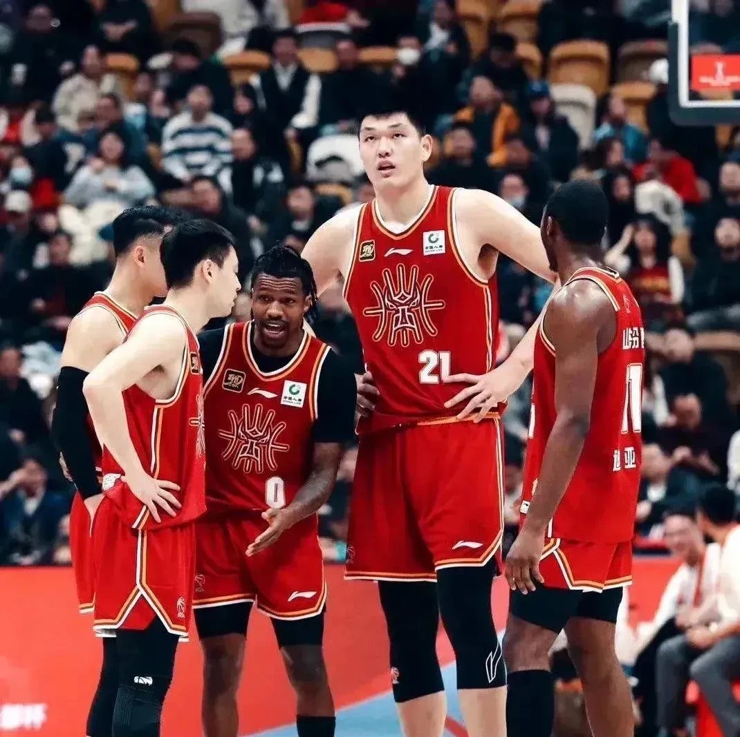 前场大个子表现火爆,助球队力挺连胜 前场大个子表现火爆,助球队力挺连胜