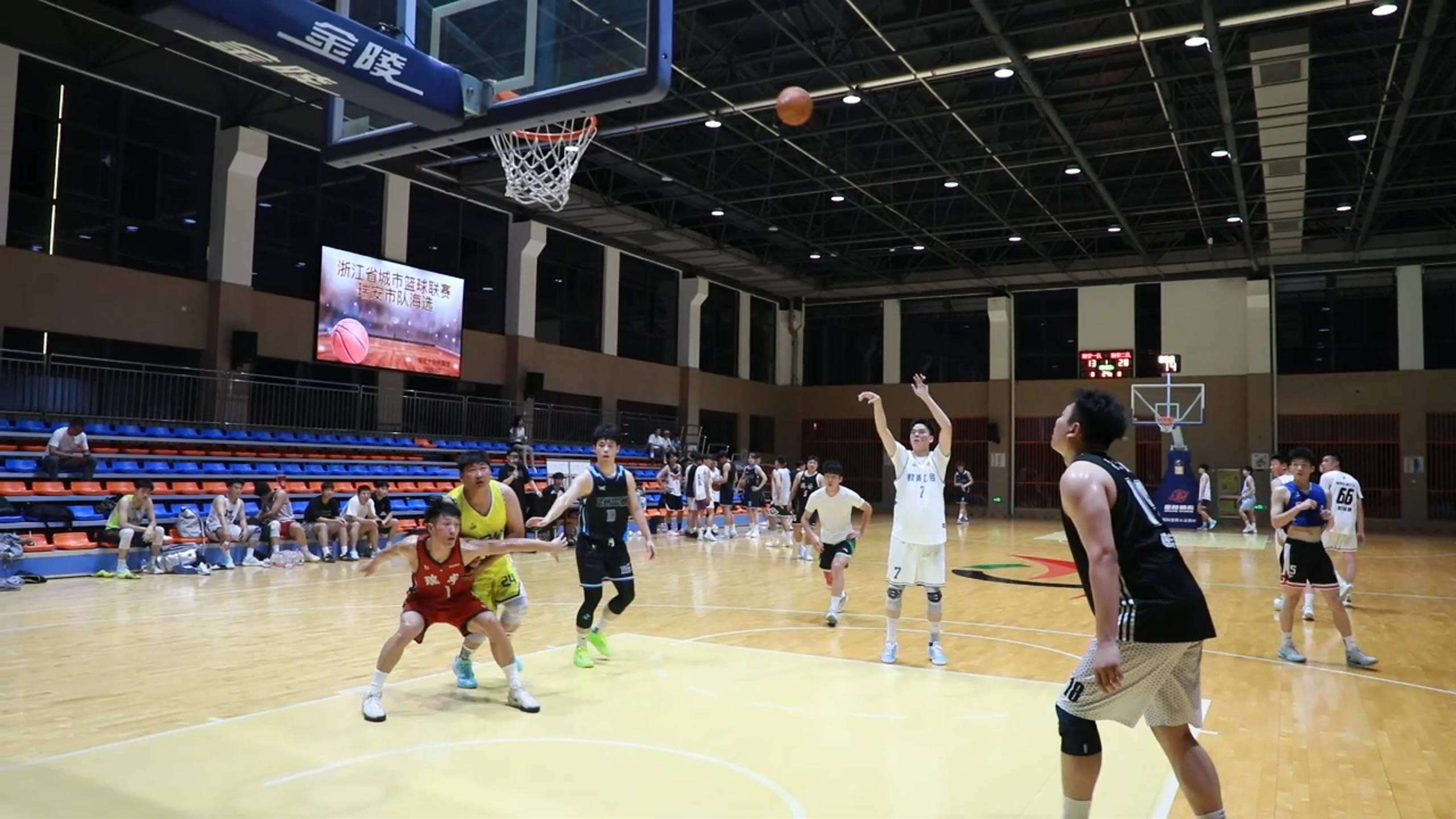 包含群星闪耀,篮球比赛成为观众热议话题的词条 包含群星闪耀,篮球比赛成为观众热议话题的词条