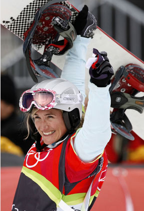 瑞士滑板选手惊艳亮相,夺得女子滑板银牌 瑞士滑板选手惊艳亮相,夺得女子滑板银牌