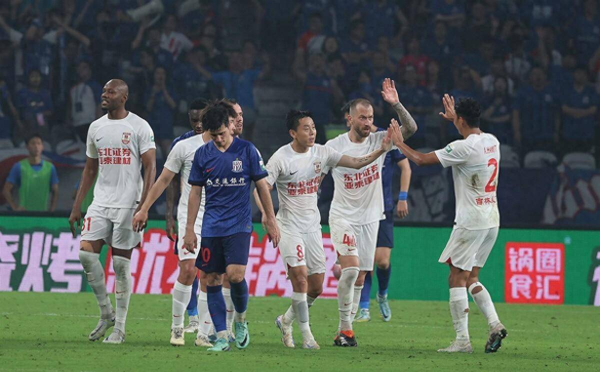 上港队再胜对手,中超领先优势巩固 上港队再胜对手,中超领先优势巩固