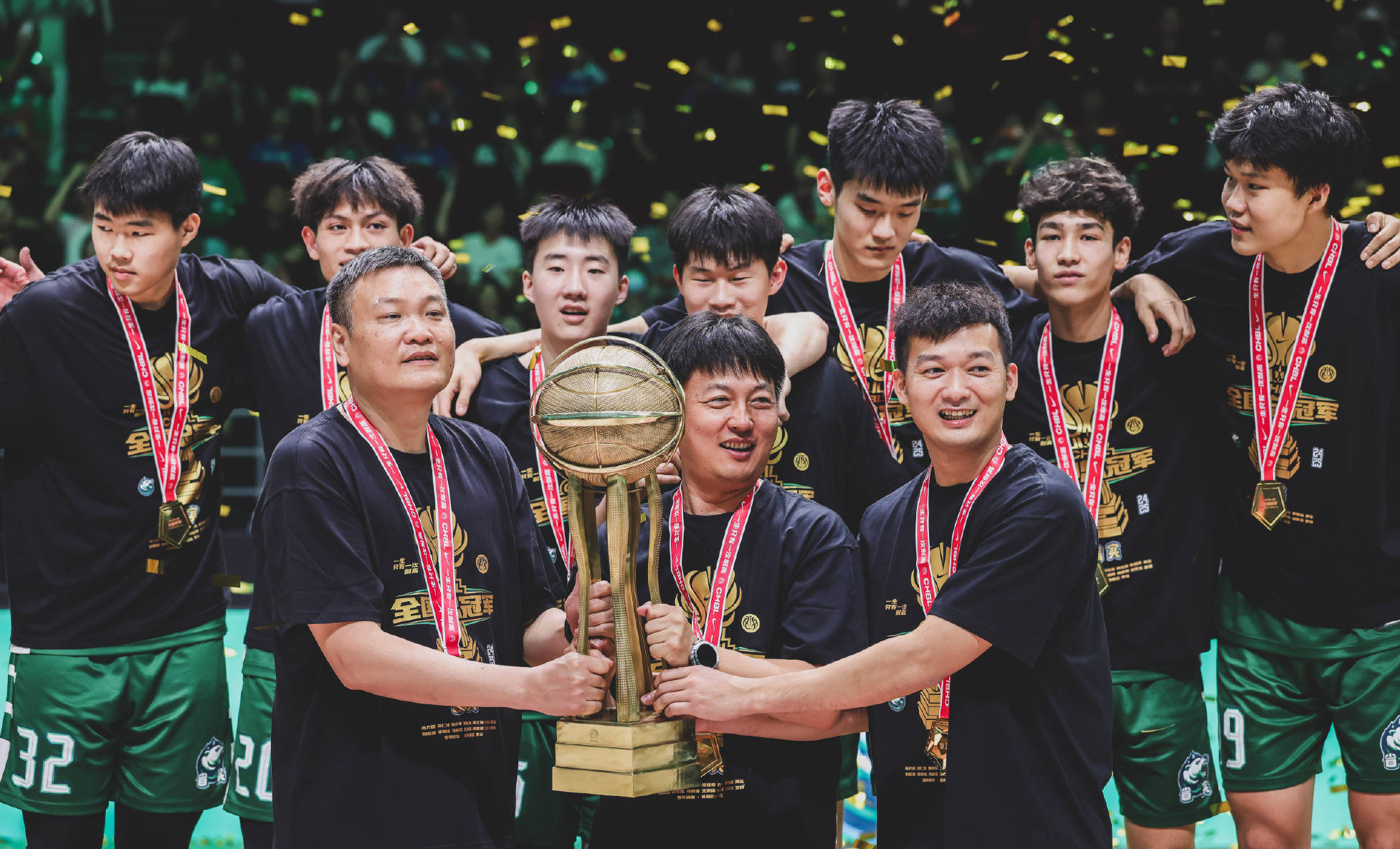 体育场上风起云涌,新星崛起 体育场上风起云涌,新星崛起