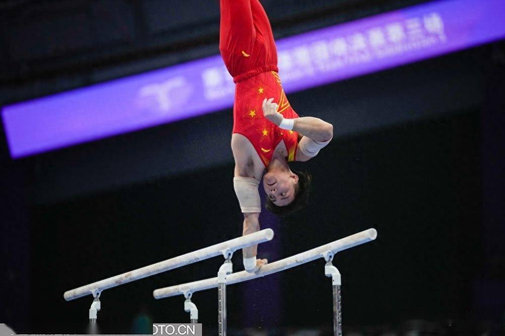 中国体操队夺得男团金牌，完美表现