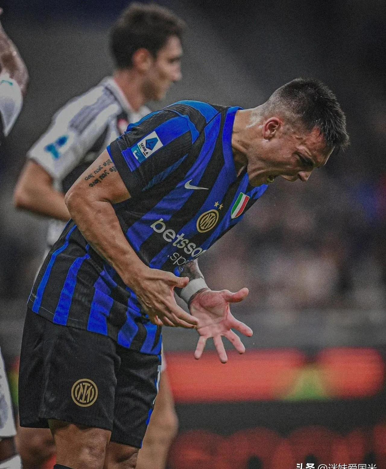 尤文图斯惨遭淘汰,陷入危机之中 尤文图斯惨遭淘汰,陷入危机之中