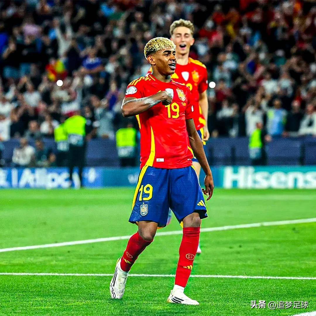 法国队在足球比赛中晋级半决赛