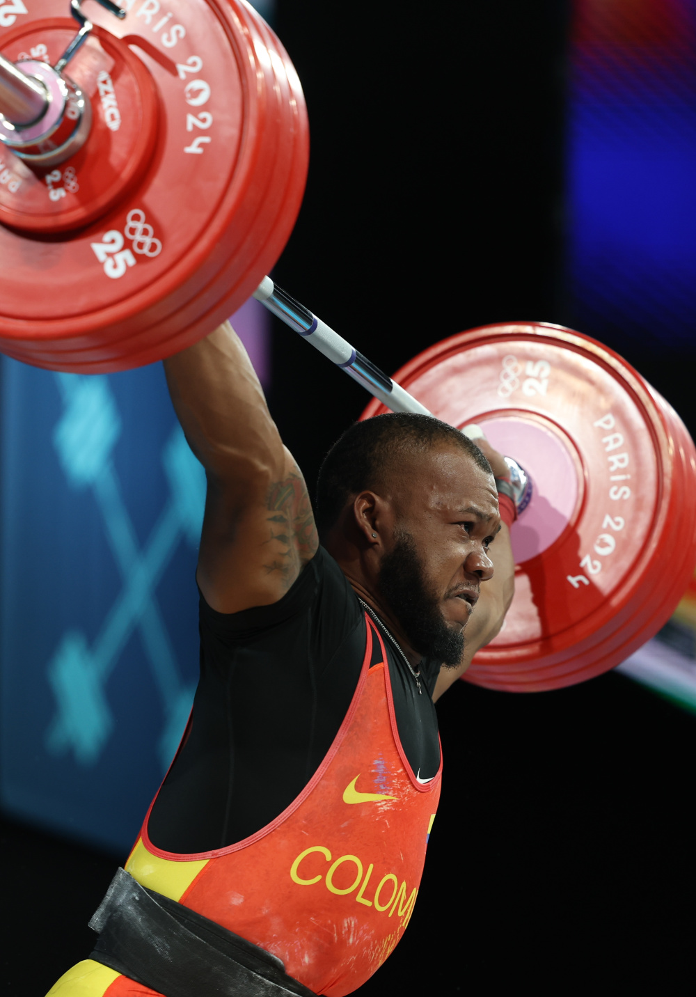 哥伦比亚体操选手表现绝佳，获得比赛冠军