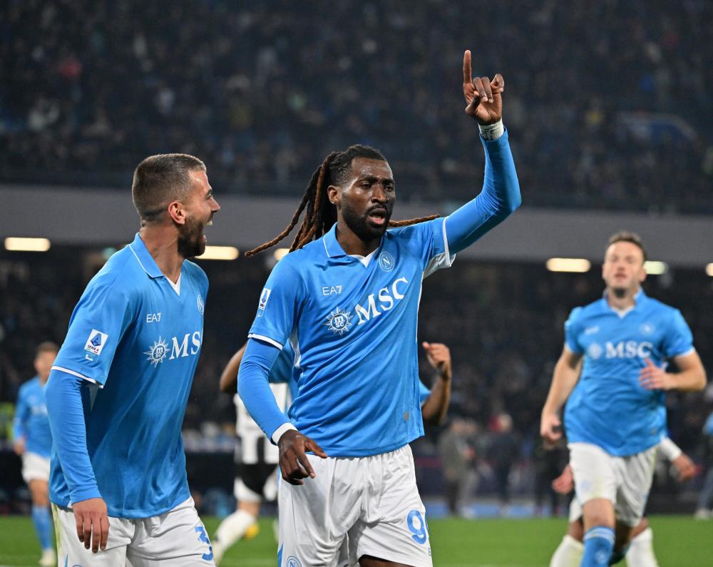 意甲巨人壮志凌云,那不勒斯回望尤文图斯眼角 意甲巨人壮志凌云,那不勒斯回望尤文图斯眼角