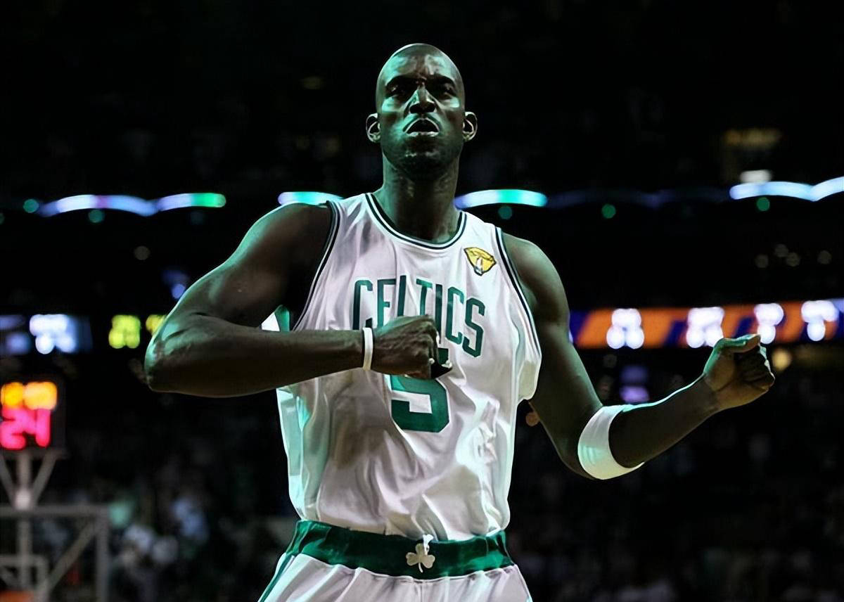 篮球界新秀崭露头角,技术造诣令人惊叹 篮球界新秀崭露头角,技术造诣令人惊叹