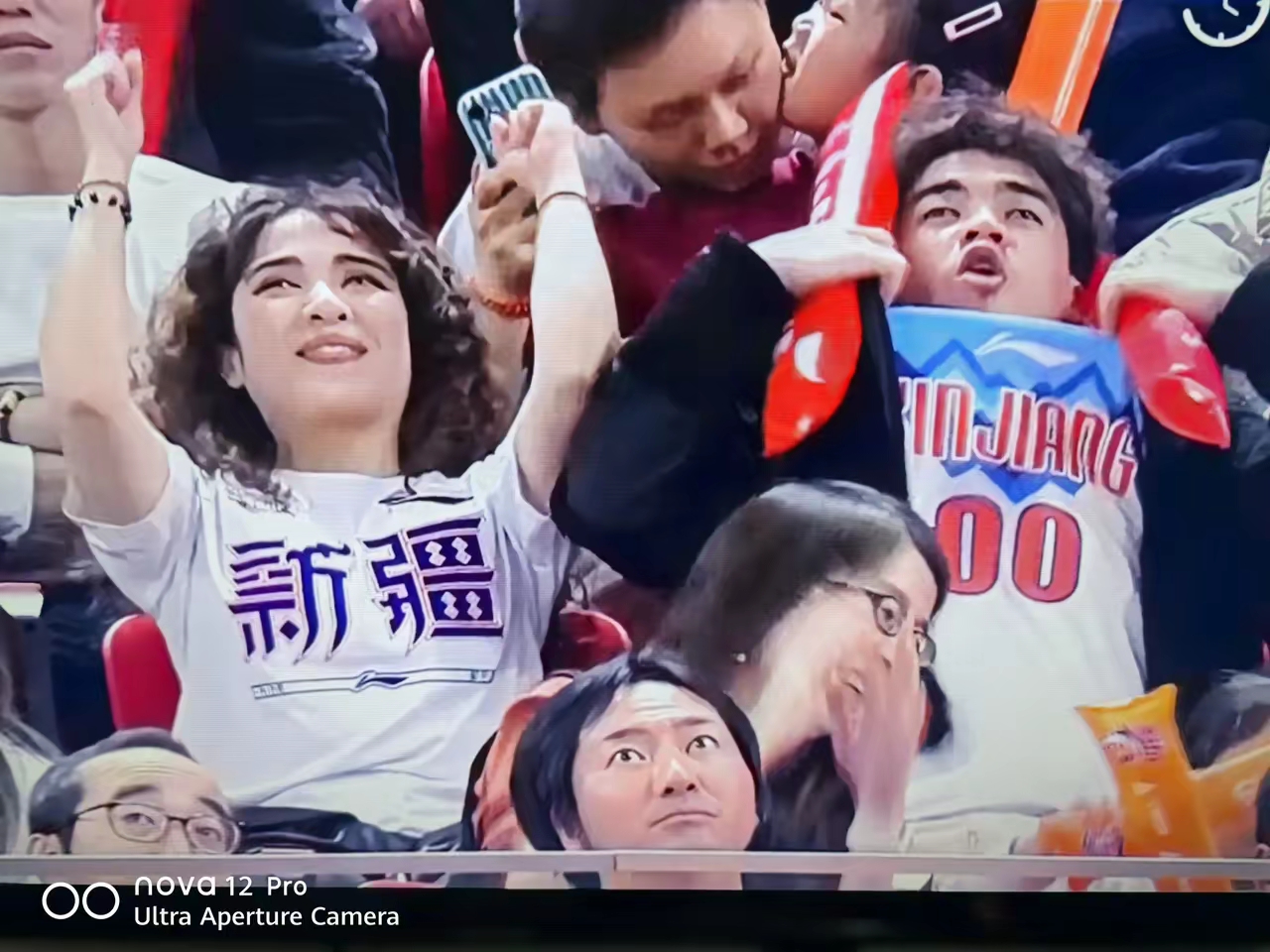 球员们发挥出色,为观众呈现精彩比拼 球员们发挥出色,为观众呈现精彩比拼