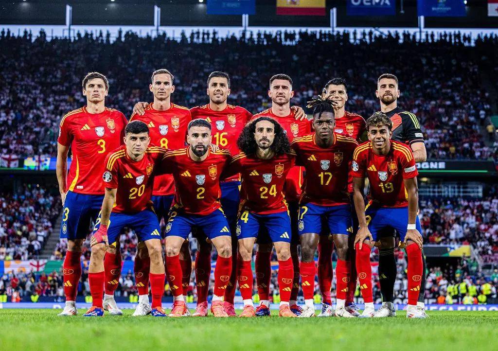 欧洲杯预选赛中球队的默契配合令人称赞 欧洲杯预选赛中球队的默契配合令人称赞