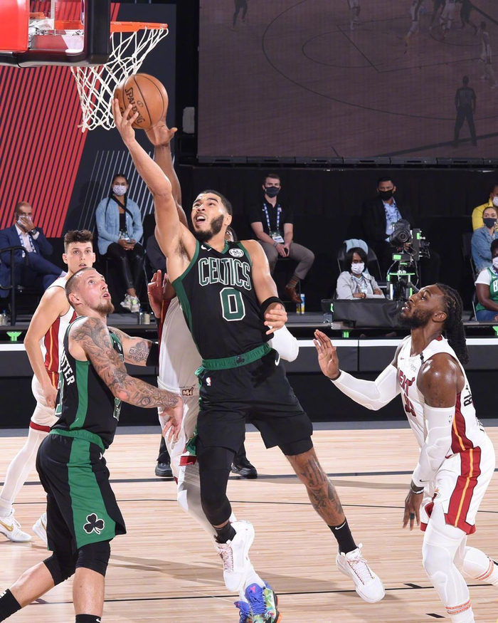 凯尔特人击败热火,沃克砍下30分 凯尔特人击败热火,沃克砍下30分